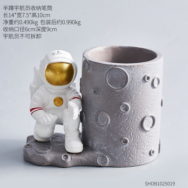 Astronaut Style Personality Pen Holder