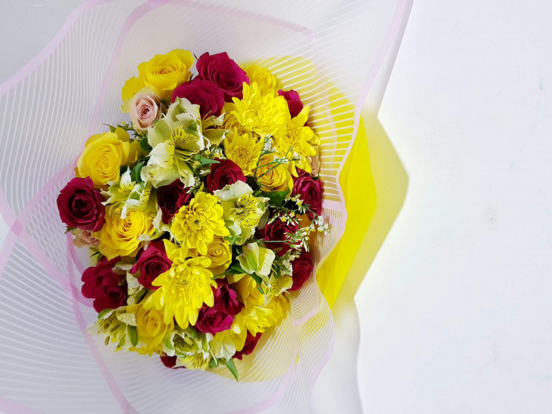 Yellow Mellow Flowers Arrangement