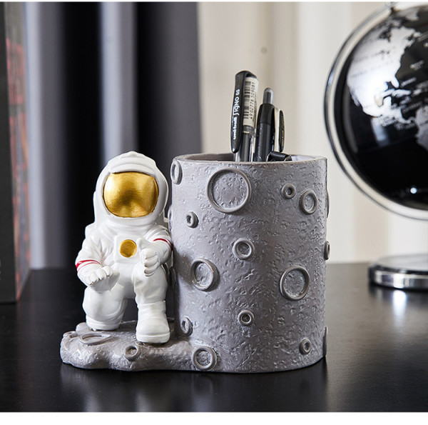 Astronaut Style Spaceman Pen Holder